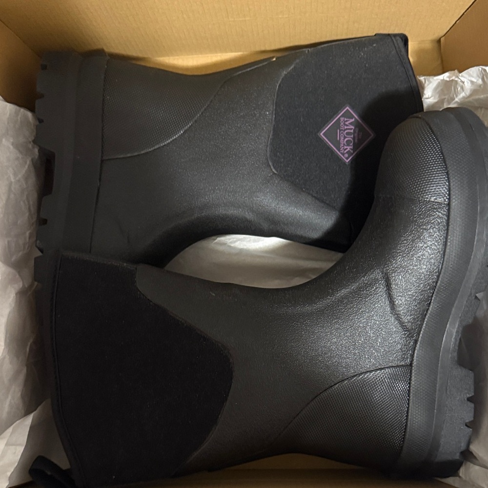 Women's Black Muck Boot Chelsea-Style Rain Boot